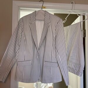 Liz Claiborne Emma pant and matching jacket - size 14